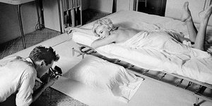 Ο Ντάγκλας Κέρκλαντ φωτογραφίζει τη Μονρόε