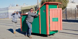 Οι κάδοι σκουπιδιών που έγιναν σπίτια 