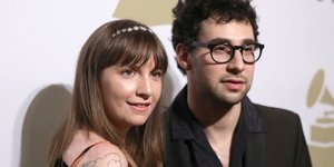 Η ηθοποιός Λένα Ντάνχαμ και ο μουσικός Τζακ Αντόνοφ. Φωτογραφία: AP