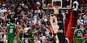 Ο «ιπτάμενος» Τζέιμς έκανε δύο θεαματικά καρφώματα κόντρα στους Σέλτικς [βίντεο]