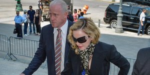 Ούτε στο δικαστήριο δεν αντέχουν τη Madonna -Εμφανίστηκε για ένορκος