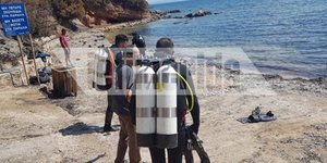 Ομάδα δυτών συμμετέχει στις έρευνες στο Κόκκινο Λιμανάκι