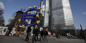 Αιφνιδιαστική κίνηση από την ΕΚΤ- Μείωσε το βασικό επιτόκιο σε νέο ιστορικό χαμη