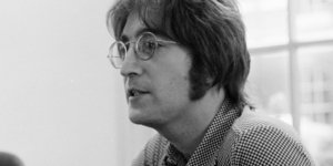 Σε δημοπρασία τα διάσημα στρογγυλά γυαλιά του Τζον Λένον [εικόνες]