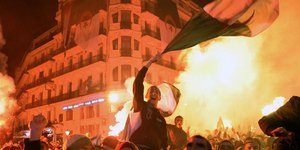 Η πρόκριση βάφτηκε κόκκινη -12 νεκροί και 240 τραυματίες σε πανηγυρισμούς για το