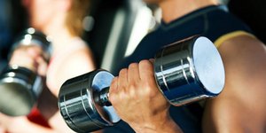 To iPhone γυμνάζει τα χέρια -Τώρα γίνεται και βαράκι [εικόνα]