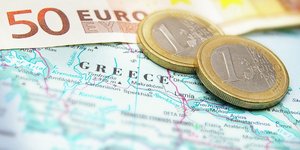 Bloomberg: «Η αναδιάρθρωση της ελληνικής οικονομίας φέρνει αποτελέσματα»