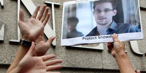 Ξεπέρασε τις 100.000 υπογραφές η αίτηση για απαλλαγή του Σνόουντεν – Αναμένεται 