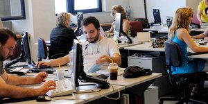 «Τσεκούρι» στους μισθούς των δημοσίων υπαλλήλων από 1η Δεκεμβρίου