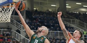 Κόντρα στην Εφές ο Καλάθης και οι συμπαίκτες του / Φωτογραφία: Eurokinissi