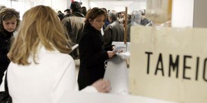Καταργούν το αφορολόγητο των 5.000 ευρώ και τις φοροαπαλλαγές!