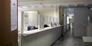 Αδεια γραφεία σε κτίριο εφορίας