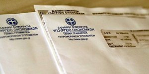 Στο «ψυγείο» μέχρι νεωτέρας οι μειώσεις φορολογικών συντελεστών για μισθωτούς