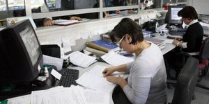 Από «κόσκινο» θα περνούν στην εφορία τις χειρόγραφες φορολογικές δηλώσεις