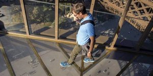 Λίφτινγκ 30 εκατ. στον Πύργο του Αιφελ -Απέκτησε γυάλινα πατώματα [εικόνες]