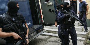 Ενώπιον του 5ου ανακριτή οι 4 για την επίθεση στα μέλη του ΠΑΜΕ στο Πέραμα