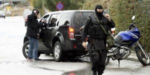 Στην Ηπειρο κρύβονται οι δραπέτες των φυλακών Τρικάλων -Γάζωσαν περιπολικό της Ε