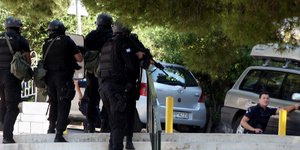 Αίσιο τέλος στο ανθρωποκυνηγητό της Κηφισιάς – Συνελήφθησαν οι εισβολείς στο σπί