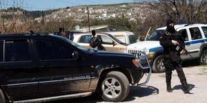 Οι δραπέτες των φυλακών Τρικάλων δολοφόνησαν αστυνομικό -Γάζωσαν τους άντρες τις