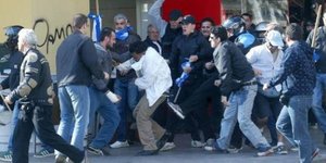 Ντοκουμέντα του ΕΚΑΒ για το πογκρόμ της ΧΑ τον Μάιο του 2011: Σε 183 λεπτά 8 μετ