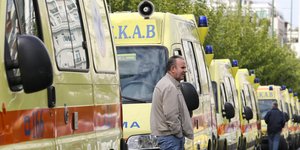 Ασθενοφόρα ΕΚΑΒ/ Φωτογραφία intime