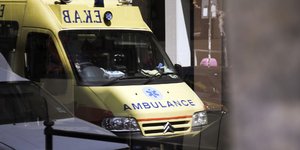 Τραγωδία στην Πάτρα -Βρέθηκε απαγχονισμένος άνδρας στη σκάλα του σπιτιού του/ Φωτογραφία: Nikos Libertas/SOOC