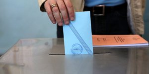 Εκλογική μάχη σε τρία μέτωπα: Αθήνα