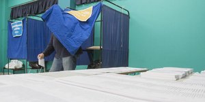 Κεφάλι της ΝΔ σε επτά από τις δεκατρείς περιφέρειες -Ντέρμπι στις δύο όπου προηγ