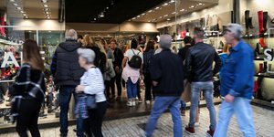 Κατάργηση των ενδιάμεσων εκπτώσεων ζητούν κάποιοι καταστηματάρχες/ Φωτογραφία: EUROKINISSI- ΒΑΣΙΛΗΣ ΡΕΜΠΑΠΗΣ