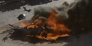 Μεγάλη φωτιά ξέσπασε μετά την έκρηξη σε ΙΧ στη λεωφόρο Βουλιαγμένης / Φωτογραφία: Intimenews/ΒΑΡΑΚΛΑΣ ΜΙΧΑΛΗΣ