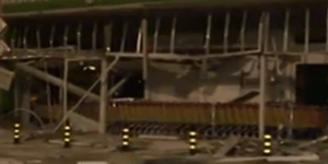 Εκρηξη σε κατάστημα παιχνιδιών στον Αλιμο - Ισοπέδωσαν τη βιτρίνα [βίντεο]