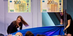 Στιγμιότυπο από εκδήλωση στα γραφεία της ΕΚΤ στη Φρανκφούρτη / Φωτογραφία: AP Images