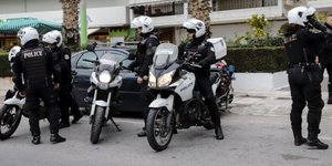 Ανδρες της ΕΛ.ΑΣ. με μηχανές