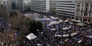 ΕΛΑΣ: 140.000 πολίτες μετείχαν στο συλλαλητήριο της Αθήνας (Φωτογραφία: EUROKINISSI/ΣΤΕΛΙΟΣ ΜΙΣΙΝΑΣ)