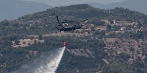 Ελικόπτερο σε κατάσβεση πυρκαγιάς/Φωτογραφία αρχείου: Intimenews/Παναγιώτης Τζάμαρος