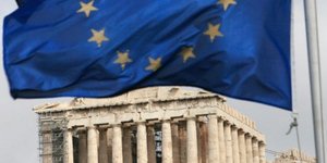 De Standard: «Η Γερμανία αφήνει την Ελλάδα να ψυχορραγεί»