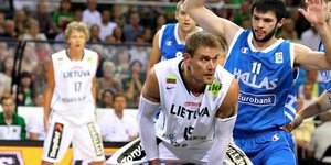 Απίστευτο τρίποντο πίσω από το κέντρο του γηπέδου [βίντεο]