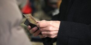 Δραματικά στοιχεία: 170 δισ. ευρώ έχασαν τα ελληνικά νοικοκυριά μέσα σε επτά χρ