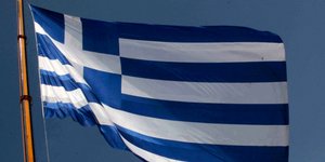 Η ελληνική σημαία που έχει μπει στο γκίνες ως η μεγαλύτερη του κόσμου κυματίζει