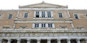 De Standard: «Πώς οι Έλληνες για δύο χρόνια δεν έκαναν τίποτα»