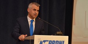 Ο ελληνικής καταγωγής παραιτηθείς βουλευτής Ευάγγελος Ντούλες