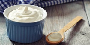 Το ελληνικό γιαούρτι γίνεται βιοκαύσιμο για αεροπλάνο(Φωτογραφία: Shutterstock)