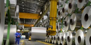 Την παραγγελία ενός νέου τετραπλού θερμού ελάστρου αλουμινίου ανακοίνωσε η ΕΛΒΑΛΧΑΛΚΟΡ