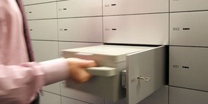 Διάλυση: Εστειλαν μόνο 50 από τα 17.000 email σε καταθέτες του Εξωτερικού