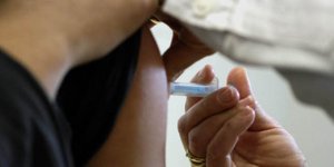 Ανακοίνωση των φαρμακοποιών για τους εμβολιασμούς παιδιών/ Φωτογραφία: EUROKINISSI- ΘΑΝΑΣΗΣ ΚΑΛΛΙΑΡΑΣ