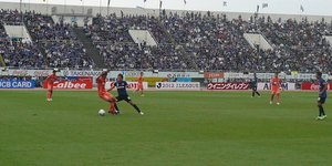 Υπέροχη ντρίμπλα πάνω σε δύο αντίπαλους από μέσο [βίντεο]