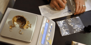 Όργιο ξεπλύματος σε ενεχυροδανειστήρια -Αποδέκτες κλοπιμαίων λιώνουν κοσμήματα