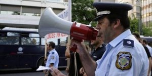 Αποχώρησαν τα σώματα ασφαλείας από τη συνάντηση με τον Στουρνάρα