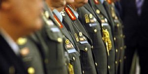 Στα άκρα η κόντρα ενστόλων και υπουργείου Οικονομικών για τις αναδρομικές περικο