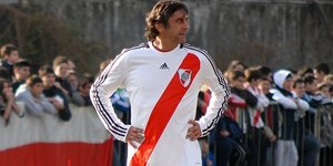 Καταπληκτικό γκολ από 50χρονο παλαίμαχο με ανάποδο ψαλιδάκι [βίντεο]